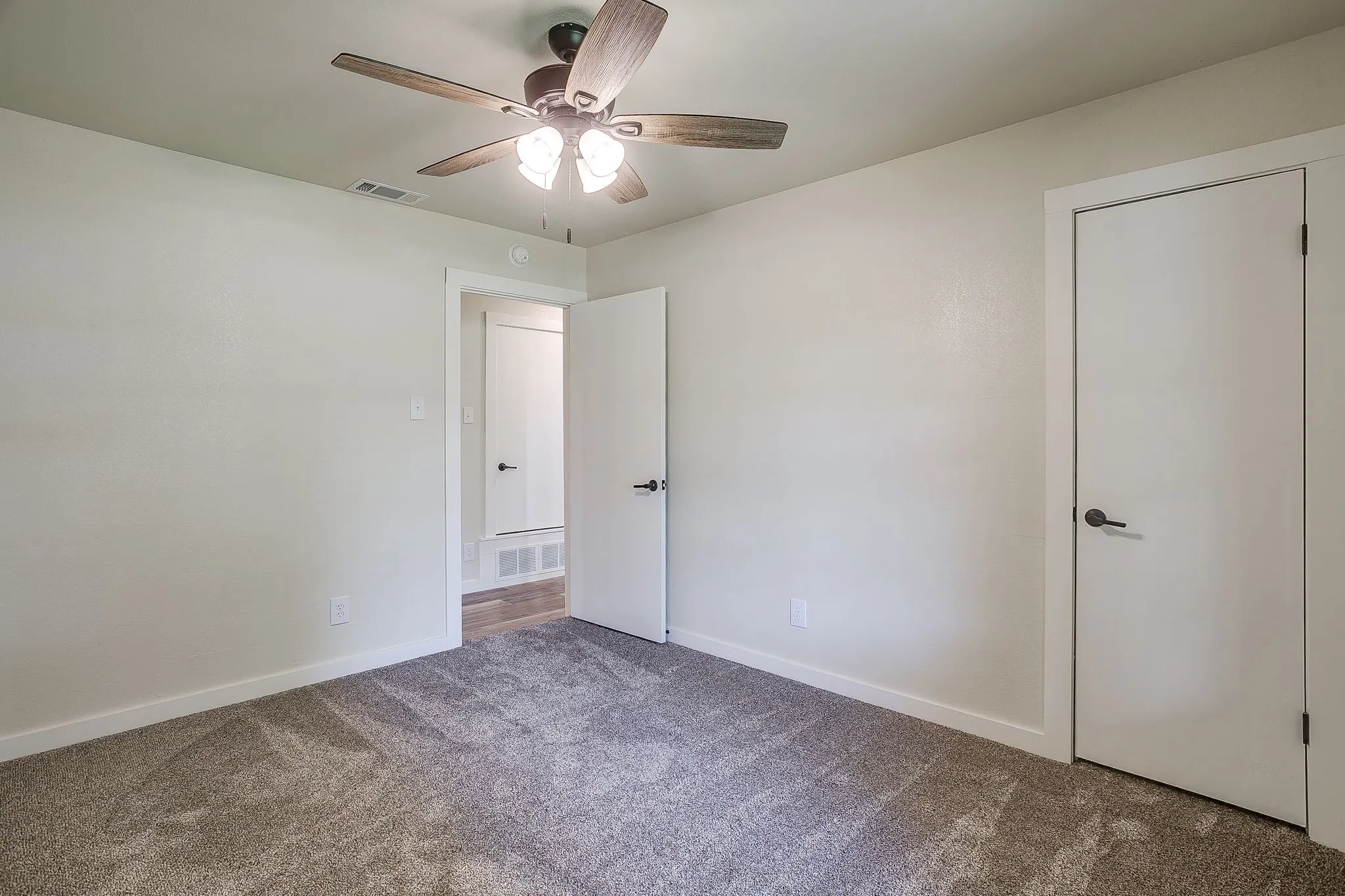 Single Family Residence For Sale in Somervell County , 1009 Abbie Lane, Glen Rose, Texas 76043, 3 Bedrooms, 2 Bathrooms, 2 Garage spaces, 2,316 Sqft, built in 1977, Price $370,000, mls#21317645, Real Estate Agent in Glen Rose, Homes For Sale in Somervell county, Homes For Sale in Glen Rose, Realtor in Glen Rose Texas, Real Estate Brokerage Independent Realty Texas, Luminita Cordes Realtor