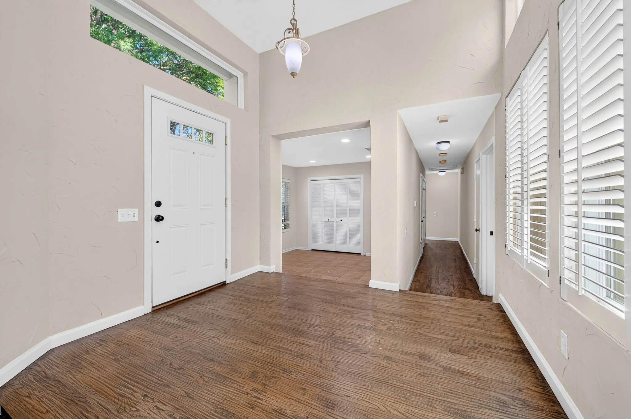 Single Family Residence For Rent in Collin County , 5806 Smoke Glass Trail, Dallas, Texas 75252, 2 Bedroom, 2 Bathroom, 2 Garage spaces, 1,751 Sqft, built in 1981, Price $2,850, mls#21308859, Real Estate Agent in Dallas, Homes For Rent in Collin county, Homes For Rent in Dallas, Realtor in Dallas Texas, Real Estate Brokerage Independent Realty Texas, Luminita Cordes Realtor