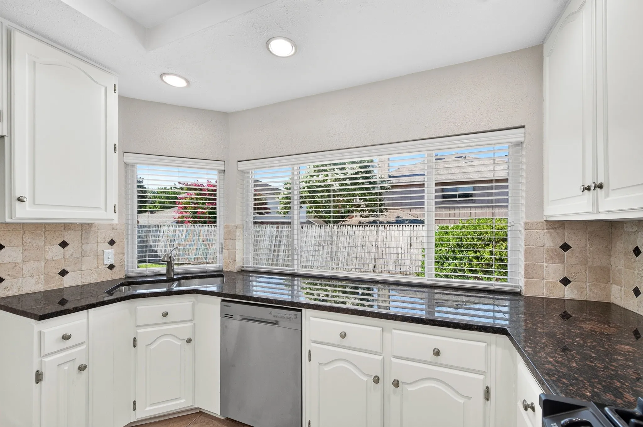 Single Family Residence For Rent in Collin County , 5806 Smoke Glass Trail, Dallas, Texas 75252, 2 Bedroom, 2 Bathroom, 2 Garage spaces, 1,751 Sqft, built in 1981, Price $2,850, mls#21308859, Real Estate Agent in Dallas, Homes For Rent in Collin county, Homes For Rent in Dallas, Realtor in Dallas Texas, Real Estate Brokerage Independent Realty Texas, Luminita Cordes Realtor