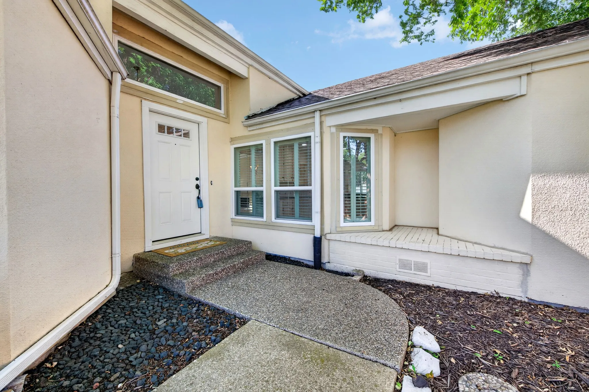 Single Family Residence For Rent in Collin County , 5806 Smoke Glass Trail, Dallas, Texas 75252, 2 Bedroom, 2 Bathroom, 2 Garage spaces, 1,751 Sqft, built in 1981, Price $2,850, mls#21308859, Real Estate Agent in Dallas, Homes For Rent in Collin county, Homes For Rent in Dallas, Realtor in Dallas Texas, Real Estate Brokerage Independent Realty Texas, Luminita Cordes Realtor