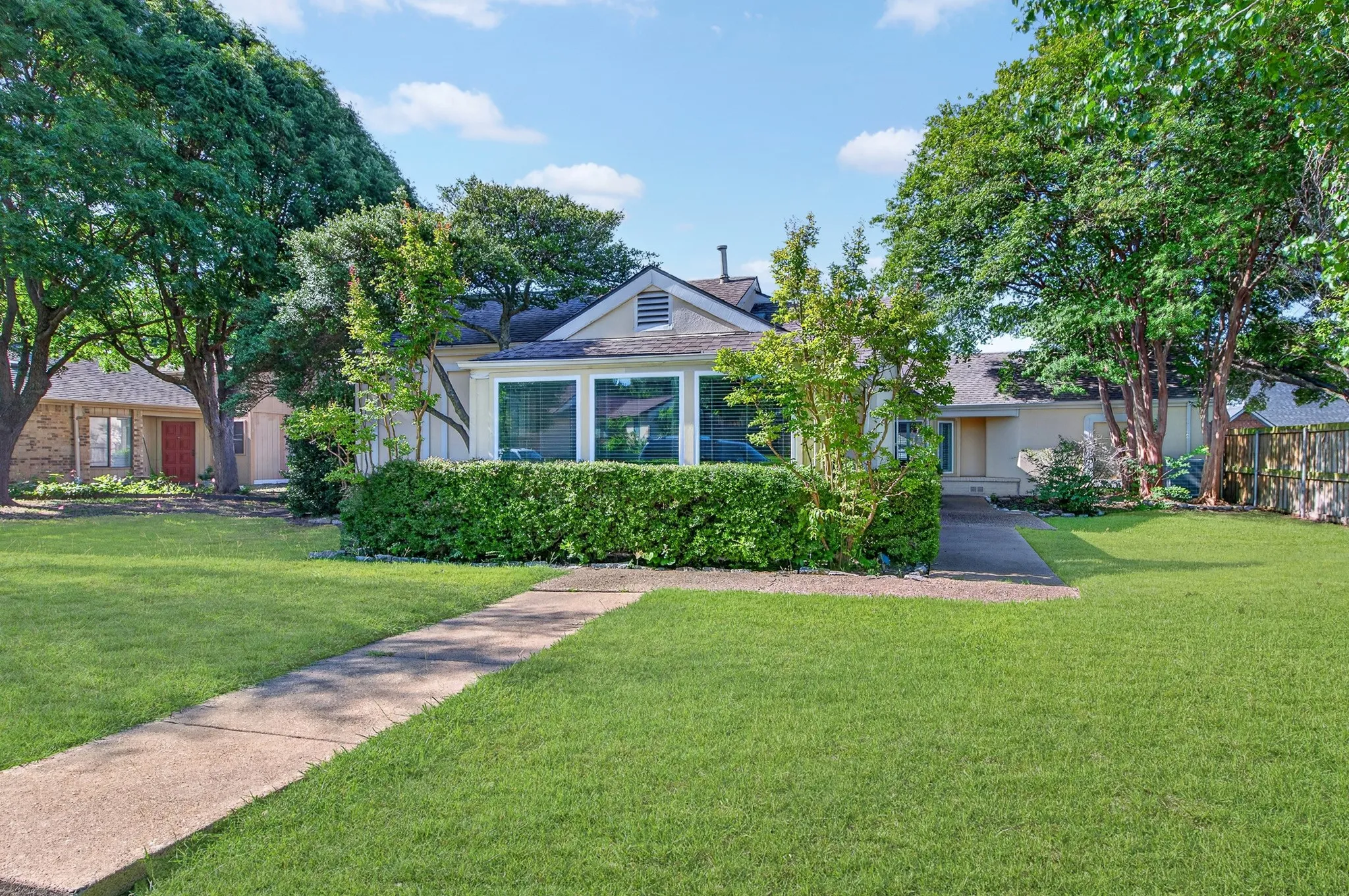 Single Family Residence For Rent in Collin County , 5806 Smoke Glass Trail, Dallas, Texas 75252, 2 Bedroom, 2 Bathroom, 2 Garage spaces, 1,751 Sqft, built in 1981, Price $2,850, mls#21308859, Real Estate Agent in Dallas, Homes For Rent in Collin county, Homes For Rent in Dallas, Realtor in Dallas Texas, Real Estate Brokerage Independent Realty Texas, Luminita Cordes Realtor