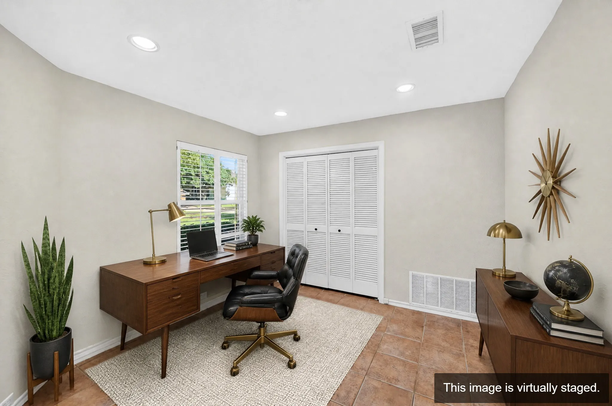 Single Family Residence For Rent in Collin County , 5806 Smoke Glass Trail, Dallas, Texas 75252, 2 Bedroom, 2 Bathroom, 2 Garage spaces, 1,751 Sqft, built in 1981, Price $2,850, mls#21308859, Real Estate Agent in Dallas, Homes For Rent in Collin county, Homes For Rent in Dallas, Realtor in Dallas Texas, Real Estate Brokerage Independent Realty Texas, Luminita Cordes Realtor