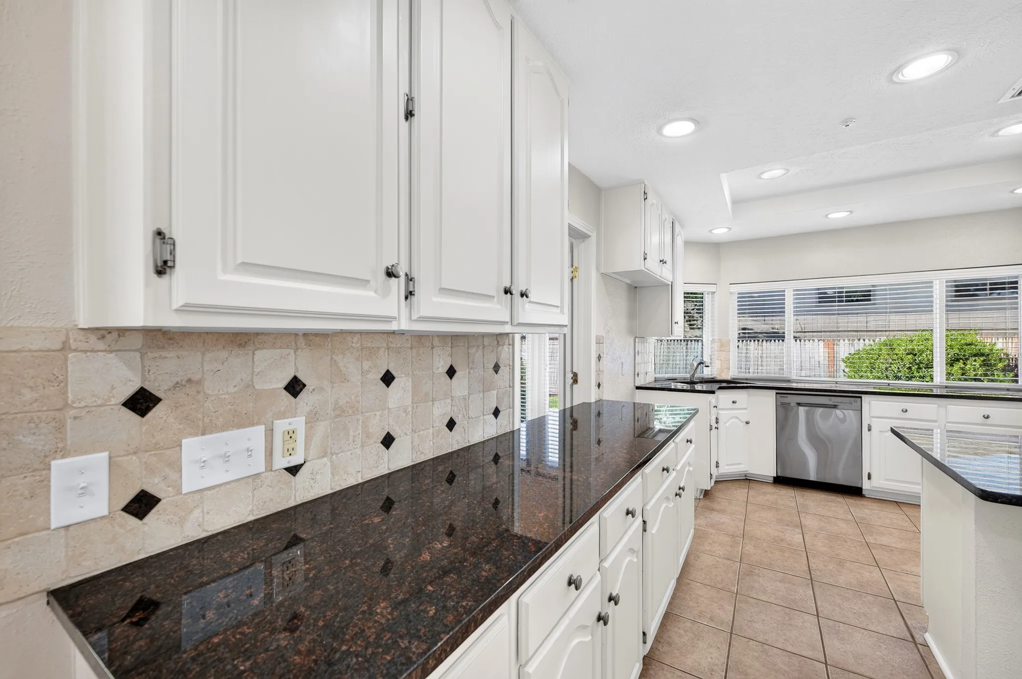 Single Family Residence For Rent in Collin County , 5806 Smoke Glass Trail, Dallas, Texas 75252, 2 Bedroom, 2 Bathroom, 2 Garage spaces, 1,751 Sqft, built in 1981, Price $2,850, mls#21308859, Real Estate Agent in Dallas, Homes For Rent in Collin county, Homes For Rent in Dallas, Realtor in Dallas Texas, Real Estate Brokerage Independent Realty Texas, Luminita Cordes Realtor