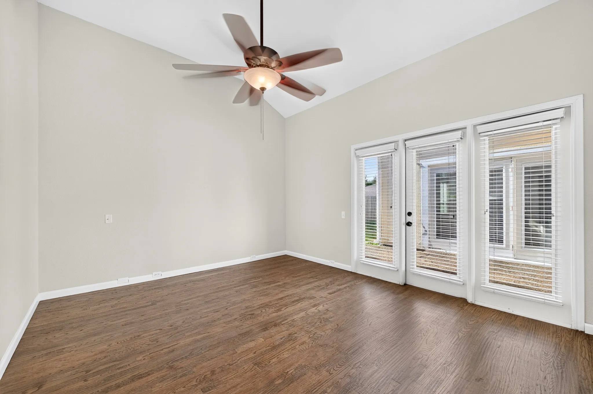 Single Family Residence For Rent in Collin County , 5806 Smoke Glass Trail, Dallas, Texas 75252, 2 Bedroom, 2 Bathroom, 2 Garage spaces, 1,751 Sqft, built in 1981, Price $2,850, mls#21308859, Real Estate Agent in Dallas, Homes For Rent in Collin county, Homes For Rent in Dallas, Realtor in Dallas Texas, Real Estate Brokerage Independent Realty Texas, Luminita Cordes Realtor