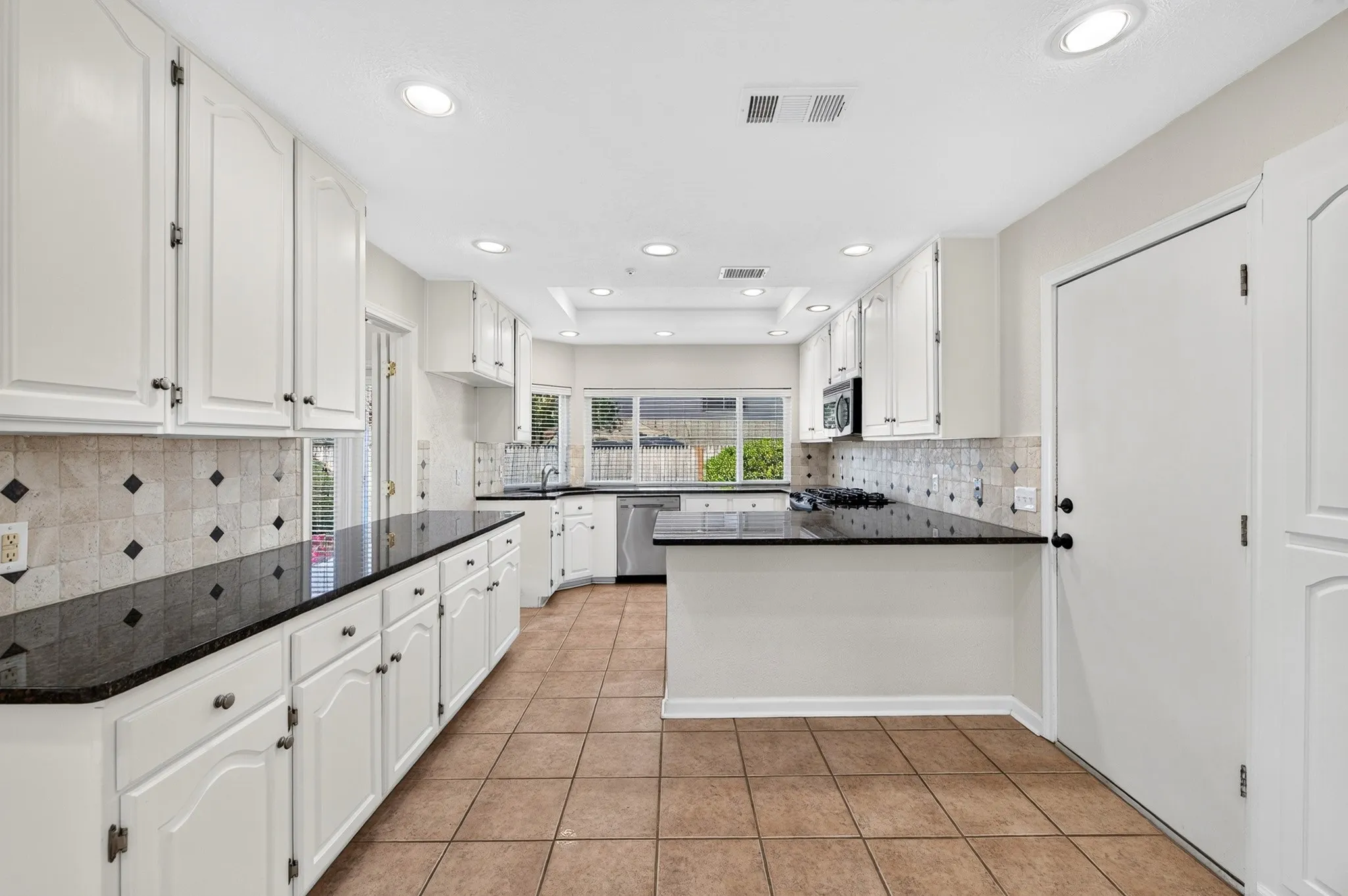 Single Family Residence For Rent in Collin County , 5806 Smoke Glass Trail, Dallas, Texas 75252, 2 Bedroom, 2 Bathroom, 2 Garage spaces, 1,751 Sqft, built in 1981, Price $2,850, mls#21308859, Real Estate Agent in Dallas, Homes For Rent in Collin county, Homes For Rent in Dallas, Realtor in Dallas Texas, Real Estate Brokerage Independent Realty Texas, Luminita Cordes Realtor