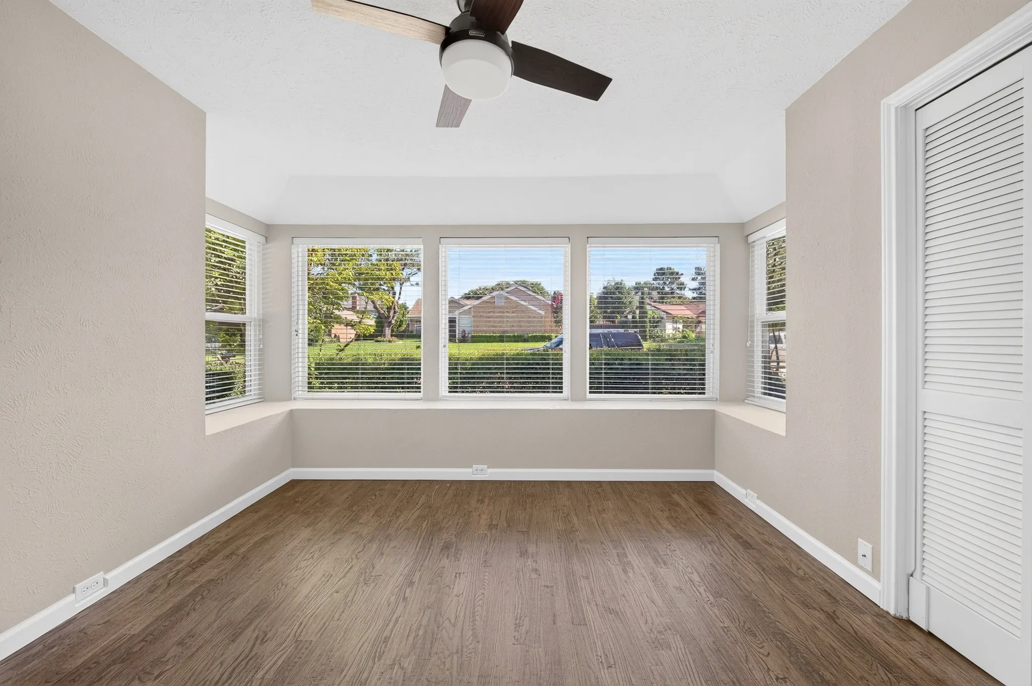 Single Family Residence For Rent in Collin County , 5806 Smoke Glass Trail, Dallas, Texas 75252, 2 Bedroom, 2 Bathroom, 2 Garage spaces, 1,751 Sqft, built in 1981, Price $2,850, mls#21308859, Real Estate Agent in Dallas, Homes For Rent in Collin county, Homes For Rent in Dallas, Realtor in Dallas Texas, Real Estate Brokerage Independent Realty Texas, Luminita Cordes Realtor