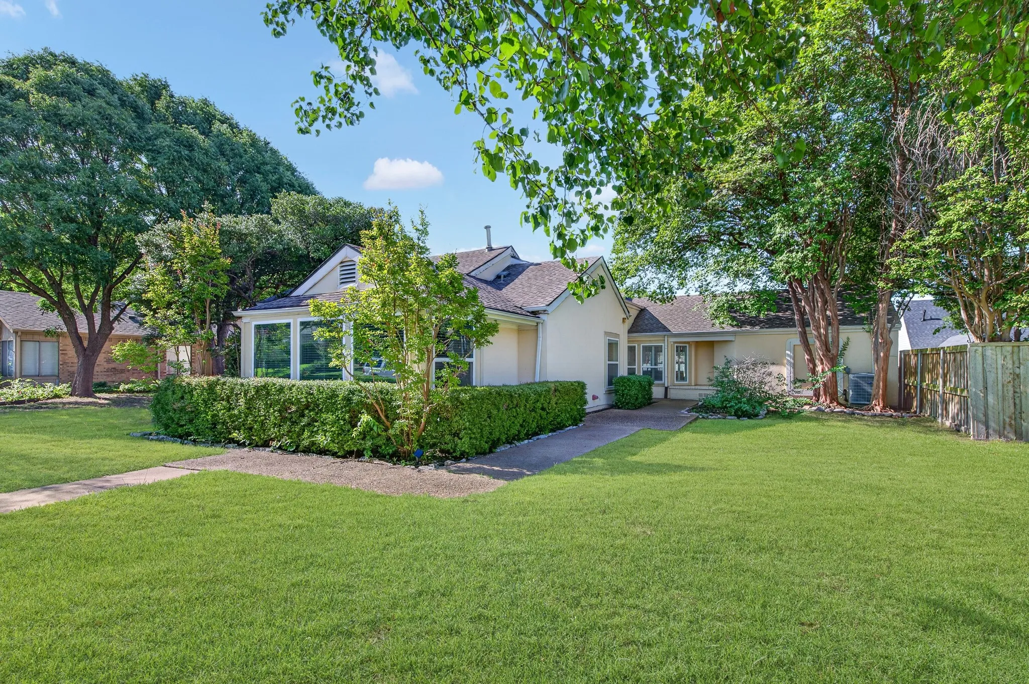 Single Family Residence For Rent in Collin County , 5806 Smoke Glass Trail, Dallas, Texas 75252, 2 Bedroom, 2 Bathroom, 2 Garage spaces, 1,751 Sqft, built in 1981, Price $2,850, mls#21308859, Real Estate Agent in Dallas, Homes For Rent in Collin county, Homes For Rent in Dallas, Realtor in Dallas Texas, Real Estate Brokerage Independent Realty Texas, Luminita Cordes Realtor