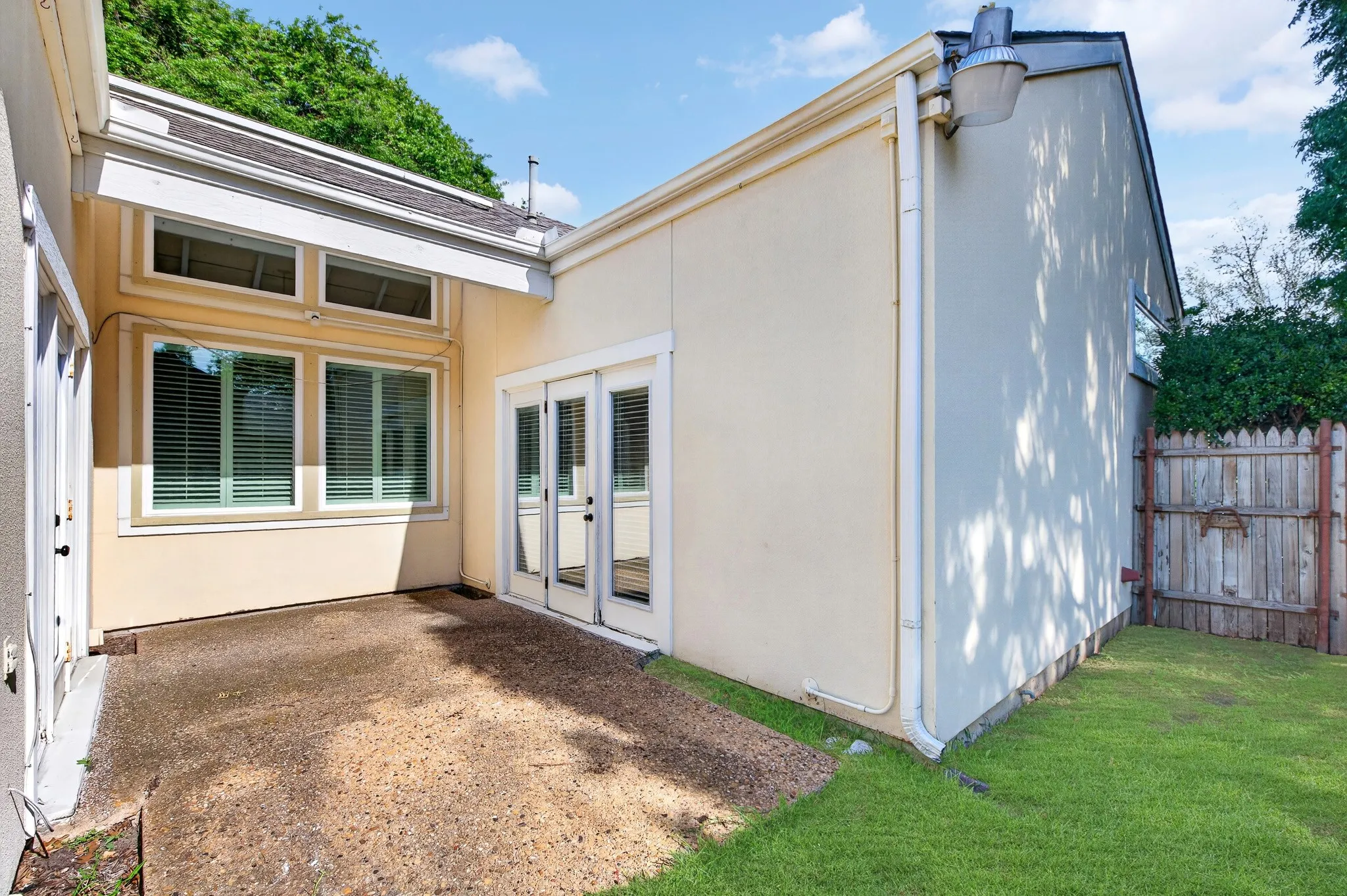 Single Family Residence For Rent in Collin County , 5806 Smoke Glass Trail, Dallas, Texas 75252, 2 Bedroom, 2 Bathroom, 2 Garage spaces, 1,751 Sqft, built in 1981, Price $2,850, mls#21308859, Real Estate Agent in Dallas, Homes For Rent in Collin county, Homes For Rent in Dallas, Realtor in Dallas Texas, Real Estate Brokerage Independent Realty Texas, Luminita Cordes Realtor