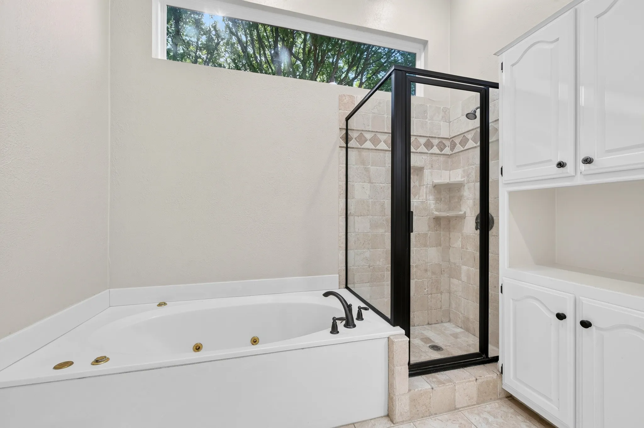 Single Family Residence For Rent in Collin County , 5806 Smoke Glass Trail, Dallas, Texas 75252, 2 Bedroom, 2 Bathroom, 2 Garage spaces, 1,751 Sqft, built in 1981, Price $2,850, mls#21308859, Real Estate Agent in Dallas, Homes For Rent in Collin county, Homes For Rent in Dallas, Realtor in Dallas Texas, Real Estate Brokerage Independent Realty Texas, Luminita Cordes Realtor