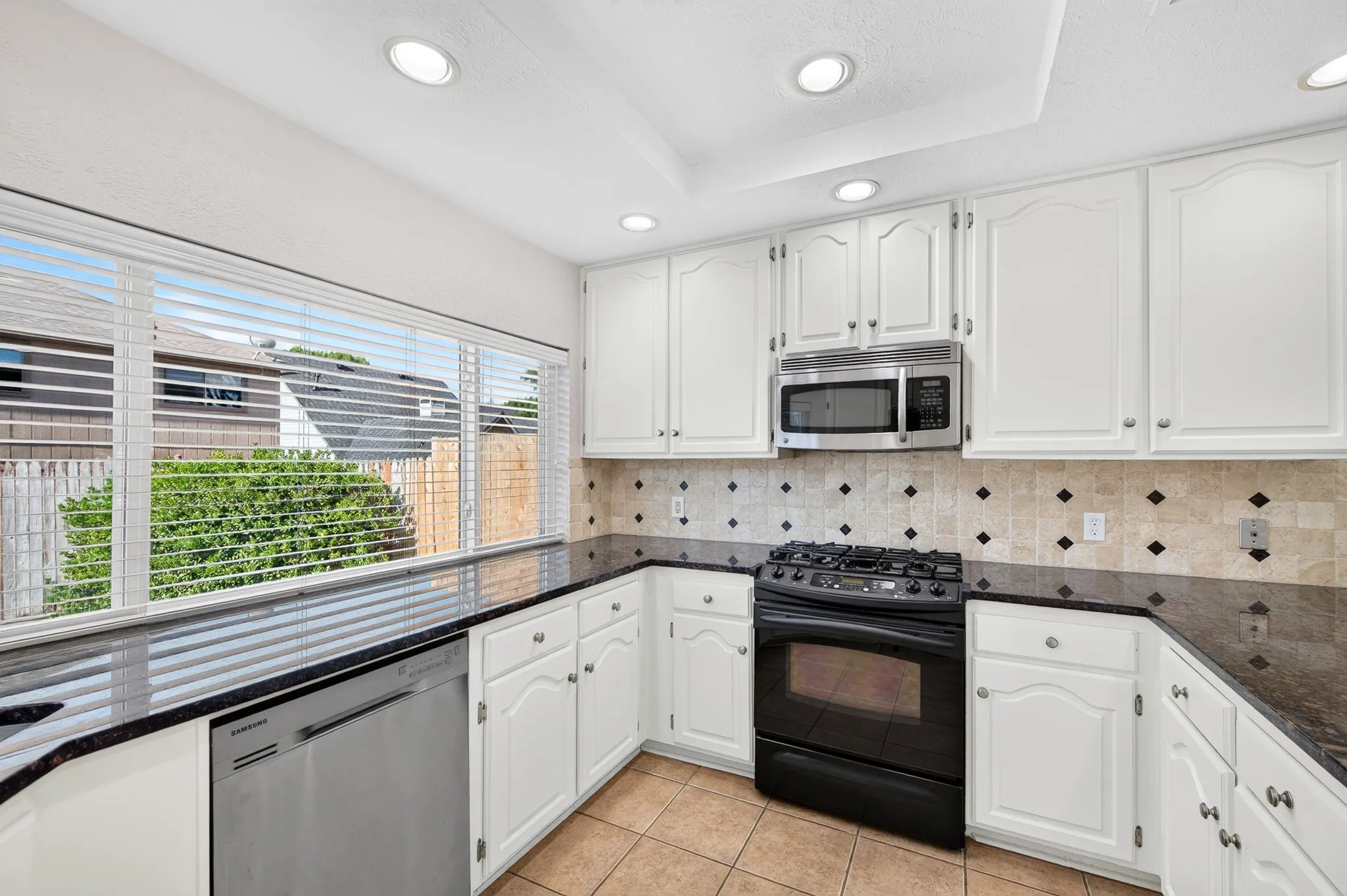 Single Family Residence For Rent in Collin County , 5806 Smoke Glass Trail, Dallas, Texas 75252, 2 Bedroom, 2 Bathroom, 2 Garage spaces, 1,751 Sqft, built in 1981, Price $2,850, mls#21308859, Real Estate Agent in Dallas, Homes For Rent in Collin county, Homes For Rent in Dallas, Realtor in Dallas Texas, Real Estate Brokerage Independent Realty Texas, Luminita Cordes Realtor