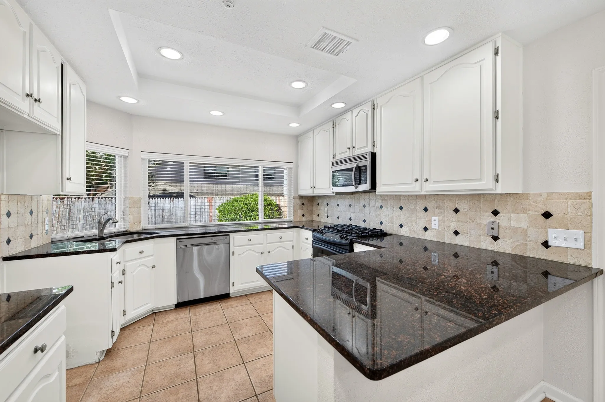 Single Family Residence For Rent in Collin County , 5806 Smoke Glass Trail, Dallas, Texas 75252, 2 Bedroom, 2 Bathroom, 2 Garage spaces, 1,751 Sqft, built in 1981, Price $2,850, mls#21308859, Real Estate Agent in Dallas, Homes For Rent in Collin county, Homes For Rent in Dallas, Realtor in Dallas Texas, Real Estate Brokerage Independent Realty Texas, Luminita Cordes Realtor