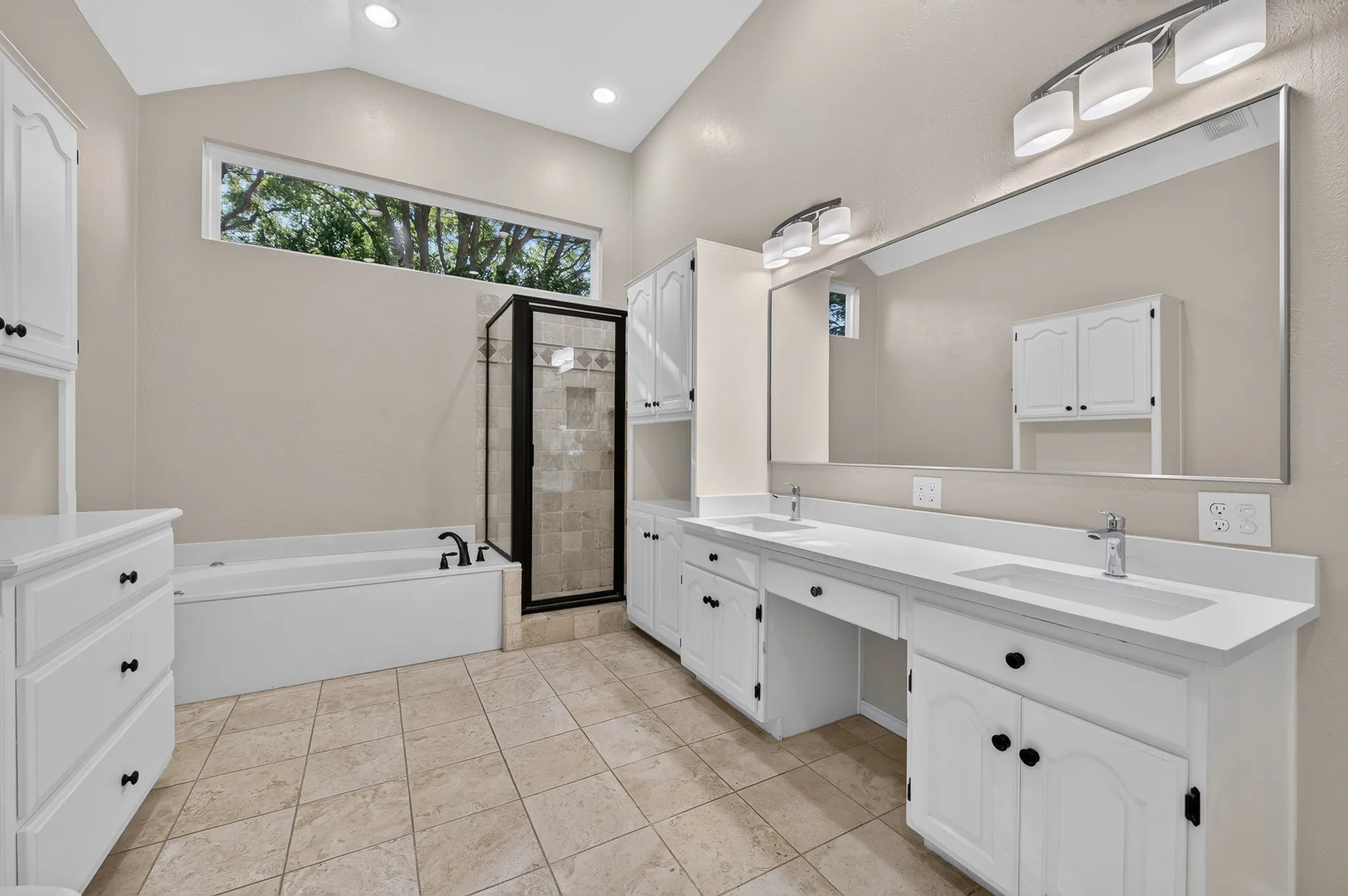 Single Family Residence For Rent in Collin County , 5806 Smoke Glass Trail, Dallas, Texas 75252, 2 Bedroom, 2 Bathroom, 2 Garage spaces, 1,751 Sqft, built in 1981, Price $2,850, mls#21308859, Real Estate Agent in Dallas, Homes For Rent in Collin county, Homes For Rent in Dallas, Realtor in Dallas Texas, Real Estate Brokerage Independent Realty Texas, Luminita Cordes Realtor