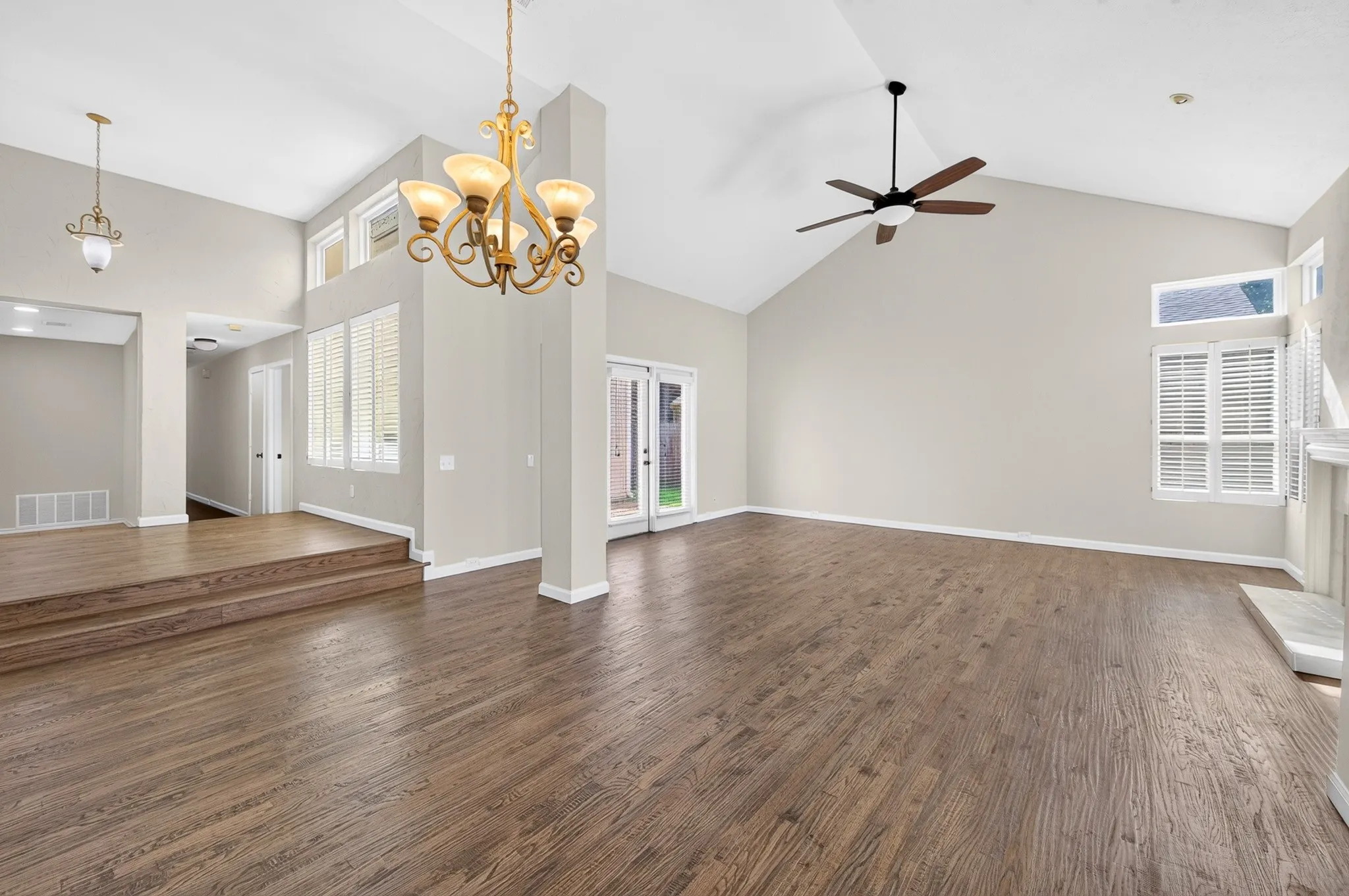 Single Family Residence For Rent in Collin County , 5806 Smoke Glass Trail, Dallas, Texas 75252, 2 Bedroom, 2 Bathroom, 2 Garage spaces, 1,751 Sqft, built in 1981, Price $2,850, mls#21308859, Real Estate Agent in Dallas, Homes For Rent in Collin county, Homes For Rent in Dallas, Realtor in Dallas Texas, Real Estate Brokerage Independent Realty Texas, Luminita Cordes Realtor