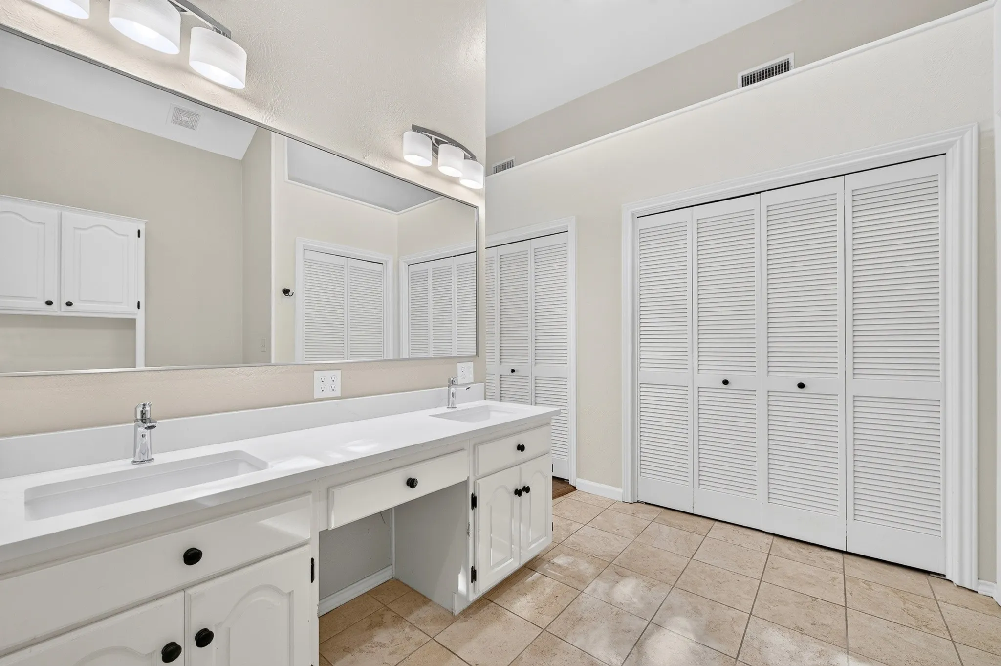 Single Family Residence For Rent in Collin County , 5806 Smoke Glass Trail, Dallas, Texas 75252, 2 Bedroom, 2 Bathroom, 2 Garage spaces, 1,751 Sqft, built in 1981, Price $2,850, mls#21308859, Real Estate Agent in Dallas, Homes For Rent in Collin county, Homes For Rent in Dallas, Realtor in Dallas Texas, Real Estate Brokerage Independent Realty Texas, Luminita Cordes Realtor