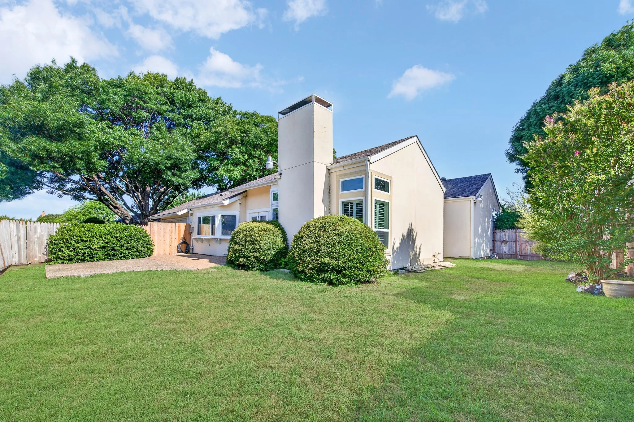 Single Family Residence For Rent in Collin County , 5806 Smoke Glass Trail, Dallas, Texas 75252, 2 Bedroom, 2 Bathroom, 2 Garage spaces, 1,751 Sqft, built in 1981, Price $2,850, mls#21308859, Real Estate Agent in Dallas, Homes For Rent in Collin county, Homes For Rent in Dallas, Realtor in Dallas Texas, Real Estate Brokerage Independent Realty Texas, Luminita Cordes Realtor