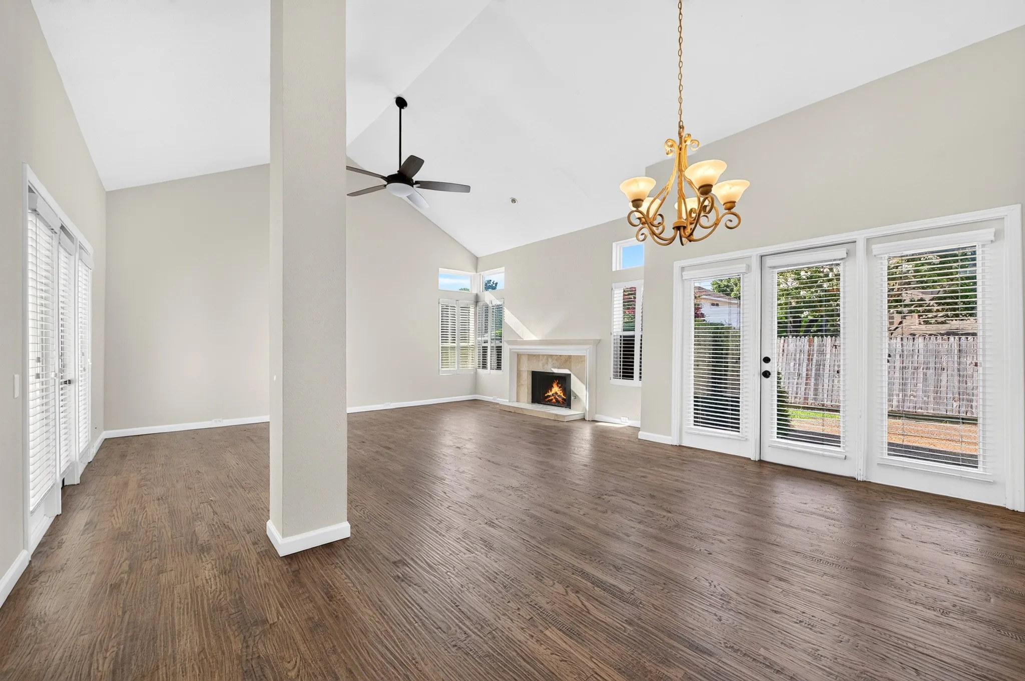 Single Family Residence For Rent in Collin County , 5806 Smoke Glass Trail, Dallas, Texas 75252, 2 Bedroom, 2 Bathroom, 2 Garage spaces, 1,751 Sqft, built in 1981, Price $2,850, mls#21308859, Real Estate Agent in Dallas, Homes For Rent in Collin county, Homes For Rent in Dallas, Realtor in Dallas Texas, Real Estate Brokerage Independent Realty Texas, Luminita Cordes Realtor