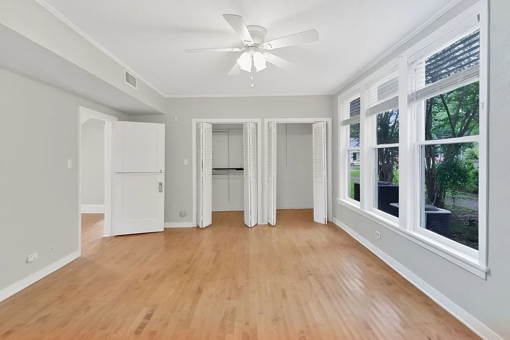 Single Family Residence For Sale in Camp County , 216 N Texas Street, Pittsburg, Texas 75686, 5 Bedroom, 2 Bathroom, 2 Garage spaces, 3,270 Sqft, built in 1929, mls#21317676, Real Estate Agent in Pittsburg, Homes For Sale in Camp county, Homes For Sale in Pittsburg, Realtor in Pittsburg Texas, Real Estate Brokerage Independent Realty Texas, Luminita Cordes Realtor