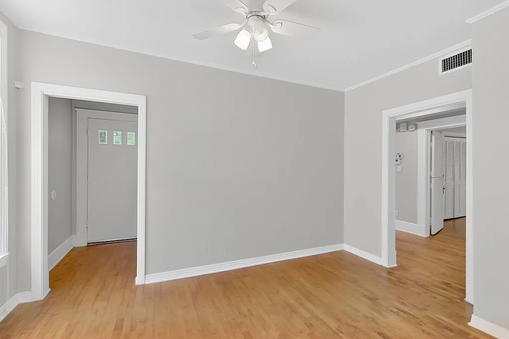 Single Family Residence For Sale in Camp County , 216 N Texas Street, Pittsburg, Texas 75686, 5 Bedroom, 2 Bathroom, 2 Garage spaces, 3,270 Sqft, built in 1929, mls#21317676, Real Estate Agent in Pittsburg, Homes For Sale in Camp county, Homes For Sale in Pittsburg, Realtor in Pittsburg Texas, Real Estate Brokerage Independent Realty Texas, Luminita Cordes Realtor
