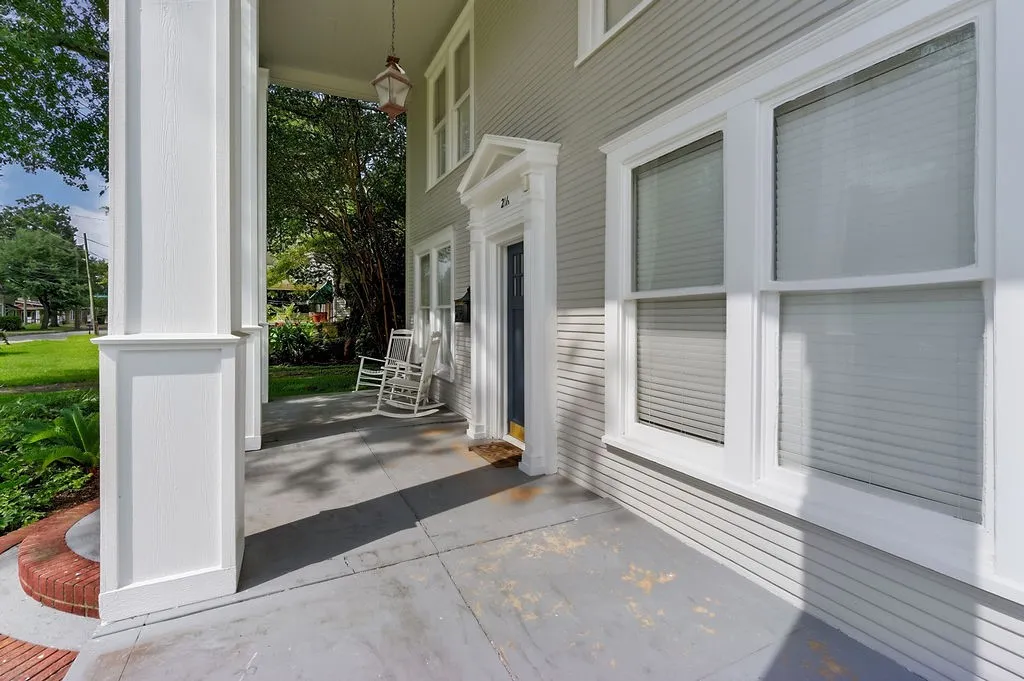 Single Family Residence For Sale in Camp County , 216 N Texas Street, Pittsburg, Texas 75686, 5 Bedroom, 2 Bathroom, 2 Garage spaces, 3,270 Sqft, built in 1929, mls#21317676, Real Estate Agent in Pittsburg, Homes For Sale in Camp county, Homes For Sale in Pittsburg, Realtor in Pittsburg Texas, Real Estate Brokerage Independent Realty Texas, Luminita Cordes Realtor
