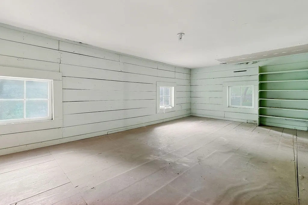 Single Family Residence For Sale in Camp County , 216 N Texas Street, Pittsburg, Texas 75686, 5 Bedroom, 2 Bathroom, 2 Garage spaces, 3,270 Sqft, built in 1929, mls#21317676, Real Estate Agent in Pittsburg, Homes For Sale in Camp county, Homes For Sale in Pittsburg, Realtor in Pittsburg Texas, Real Estate Brokerage Independent Realty Texas, Luminita Cordes Realtor
