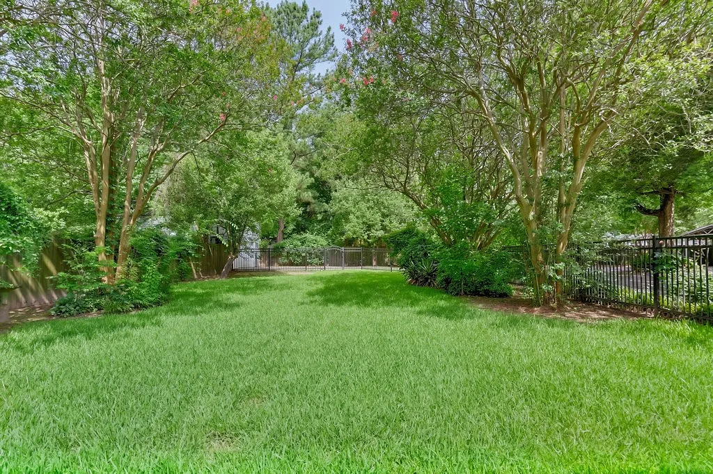 Single Family Residence For Sale in Camp County , 216 N Texas Street, Pittsburg, Texas 75686, 5 Bedroom, 2 Bathroom, 2 Garage spaces, 3,270 Sqft, built in 1929, mls#21317676, Real Estate Agent in Pittsburg, Homes For Sale in Camp county, Homes For Sale in Pittsburg, Realtor in Pittsburg Texas, Real Estate Brokerage Independent Realty Texas, Luminita Cordes Realtor