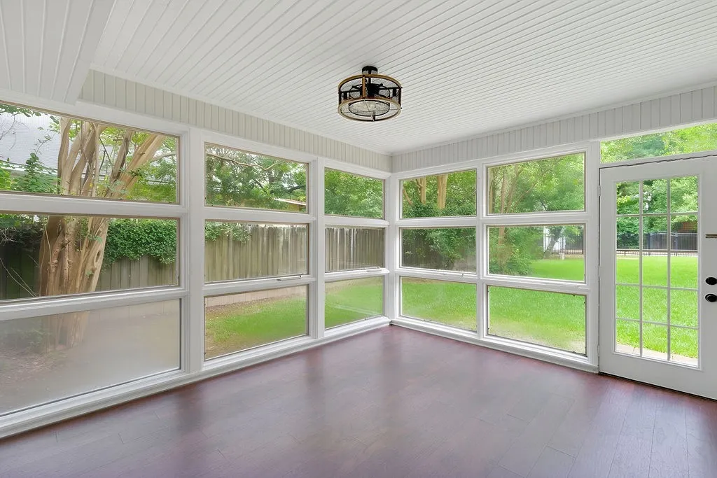 Single Family Residence For Sale in Camp County , 216 N Texas Street, Pittsburg, Texas 75686, 5 Bedroom, 2 Bathroom, 2 Garage spaces, 3,270 Sqft, built in 1929, mls#21317676, Real Estate Agent in Pittsburg, Homes For Sale in Camp county, Homes For Sale in Pittsburg, Realtor in Pittsburg Texas, Real Estate Brokerage Independent Realty Texas, Luminita Cordes Realtor