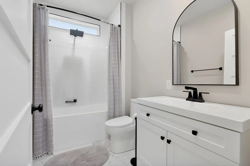Single Family Residence For Sale in Camp County , 216 N Texas Street, Pittsburg, Texas 75686, 5 Bedroom, 2 Bathroom, 2 Garage spaces, 3,270 Sqft, built in 1929, mls#21317676, Real Estate Agent in Pittsburg, Homes For Sale in Camp county, Homes For Sale in Pittsburg, Realtor in Pittsburg Texas, Real Estate Brokerage Independent Realty Texas, Luminita Cordes Realtor