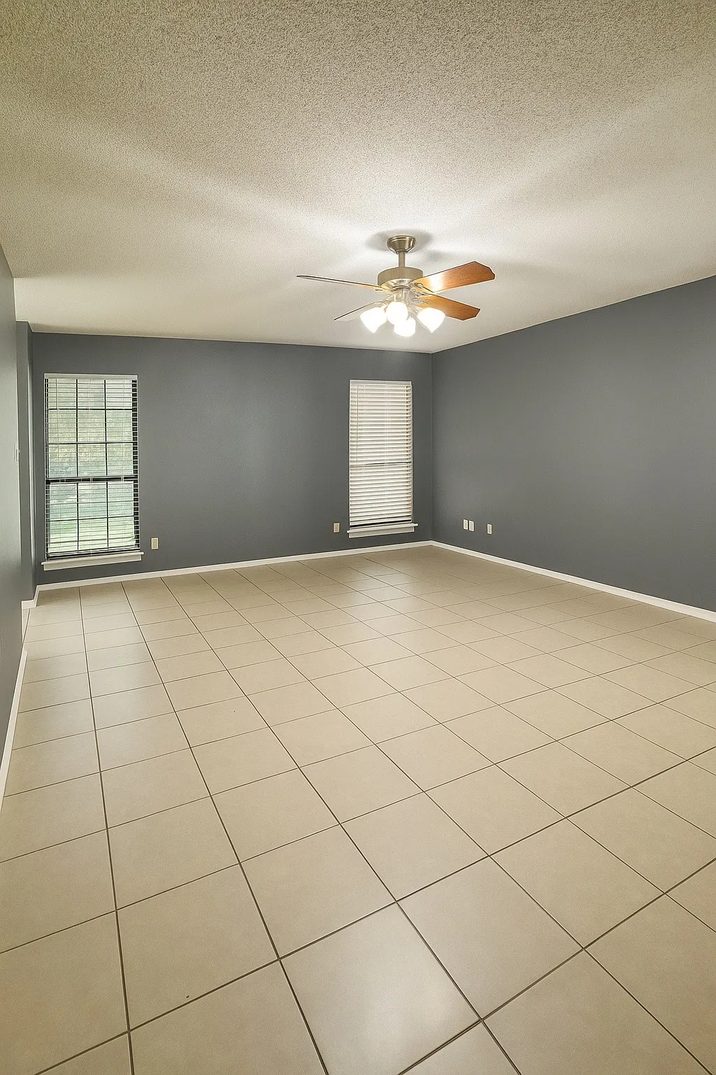Single Family Residence For Sale in Ellis County , 202 Modene Avenue, Waxahachie, Texas 75165, 3 Bedroom, 2 Bathroom, 2 Garage spaces, 1,441 Sqft, built in 1987, mls#21317809, Real Estate Agent in Waxahachie, Homes For Sale in Ellis county, Homes For Sale in Waxahachie, Realtor in Waxahachie Texas, Real Estate Brokerage Independent Realty Texas, Luminita Cordes Realtor