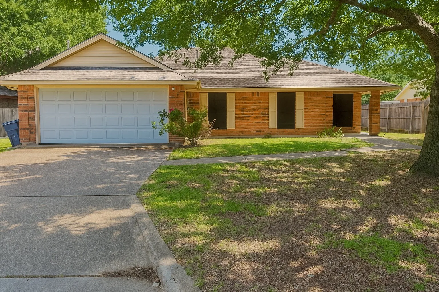 Single Family Residence For Sale in Ellis County , 202 Modene Avenue, Waxahachie, Texas 75165, 3 Bedroom, 2 Bathroom, 2 Garage spaces, 1,441 Sqft, built in 1987, mls#21317809, Real Estate Agent in Waxahachie, Homes For Sale in Ellis county, Homes For Sale in Waxahachie, Realtor in Waxahachie Texas, Real Estate Brokerage Independent Realty Texas, Luminita Cordes Realtor