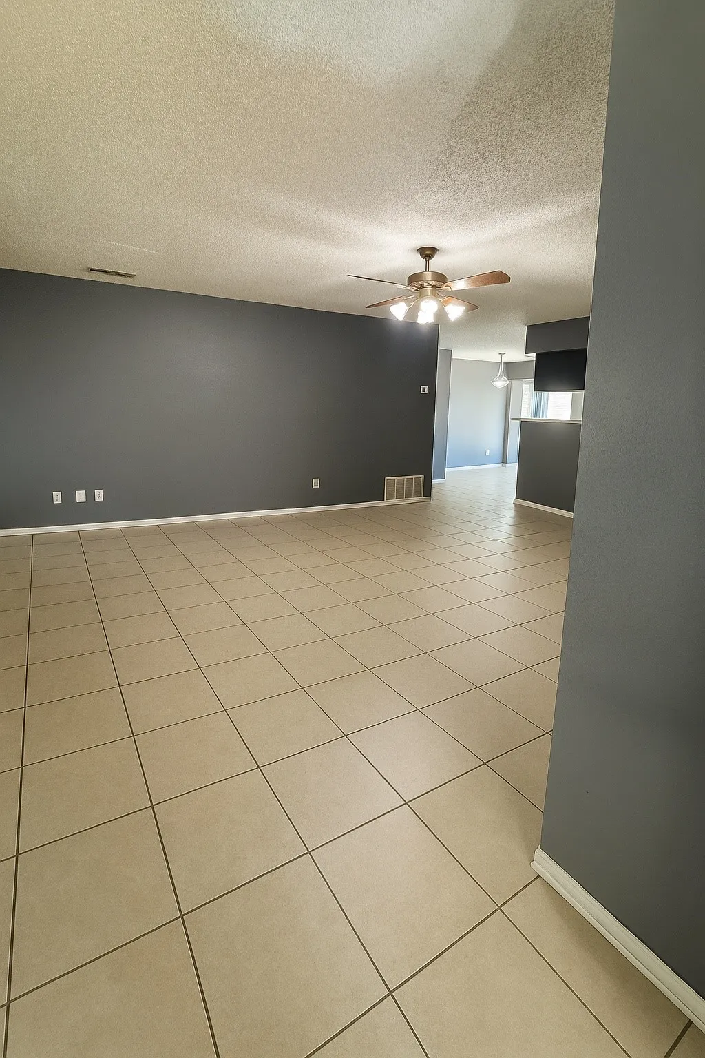 Single Family Residence For Sale in Ellis County , 202 Modene Avenue, Waxahachie, Texas 75165, 3 Bedroom, 2 Bathroom, 2 Garage spaces, 1,441 Sqft, built in 1987, mls#21317809, Real Estate Agent in Waxahachie, Homes For Sale in Ellis county, Homes For Sale in Waxahachie, Realtor in Waxahachie Texas, Real Estate Brokerage Independent Realty Texas, Luminita Cordes Realtor