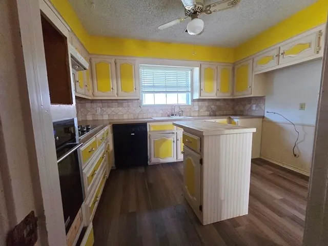 Single Family Residence For Sale in Dallas County , 604 S Briarcrest Drive, Richardson, Texas 75081, 3 Bedroom, 3 Bathroom, 2 Garage spaces, 1,995 Sqft, built in 1977, Price $375,000, mls#21317781, Real Estate Agent in Richardson, Homes For Sale in Dallas county, Homes For Sale in Richardson, Realtor in Richardson Texas, Real Estate Brokerage Independent Realty Texas, Luminita Cordes Realtor