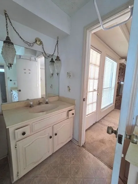 Single Family Residence For Sale in Dallas County , 604 S Briarcrest Drive, Richardson, Texas 75081, 3 Bedroom, 3 Bathroom, 2 Garage spaces, 1,995 Sqft, built in 1977, Price $375,000, mls#21317781, Real Estate Agent in Richardson, Homes For Sale in Dallas county, Homes For Sale in Richardson, Realtor in Richardson Texas, Real Estate Brokerage Independent Realty Texas, Luminita Cordes Realtor