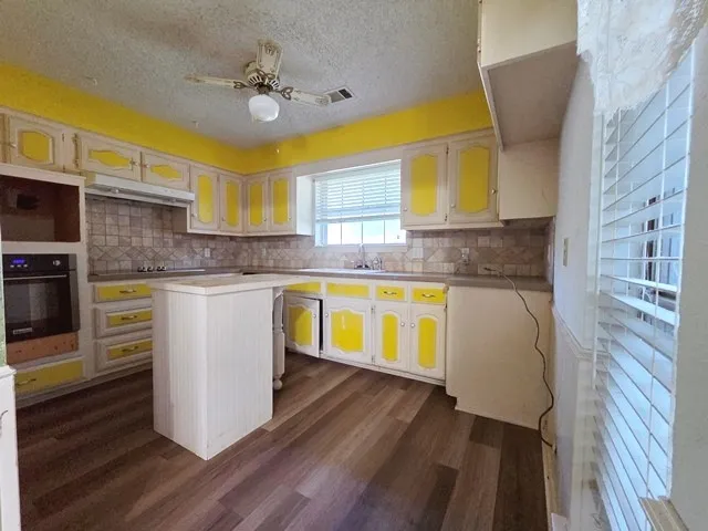 Single Family Residence For Sale in Dallas County , 604 S Briarcrest Drive, Richardson, Texas 75081, 3 Bedroom, 3 Bathroom, 2 Garage spaces, 1,995 Sqft, built in 1977, Price $375,000, mls#21317781, Real Estate Agent in Richardson, Homes For Sale in Dallas county, Homes For Sale in Richardson, Realtor in Richardson Texas, Real Estate Brokerage Independent Realty Texas, Luminita Cordes Realtor