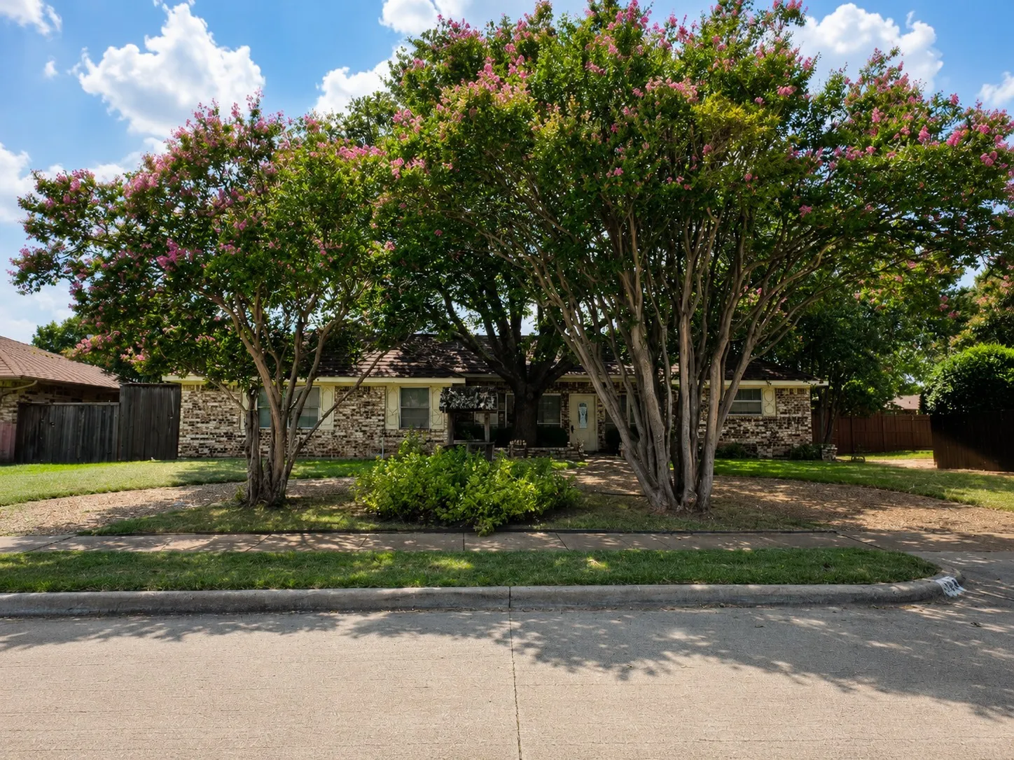 Single Family Residence For Sale in Dallas County , 604 S Briarcrest Drive, Richardson, Texas 75081, 3 Bedroom, 3 Bathroom, 2 Garage spaces, 1,995 Sqft, built in 1977, Price $375,000, mls#21317781, Real Estate Agent in Richardson, Homes For Sale in Dallas county, Homes For Sale in Richardson, Realtor in Richardson Texas, Real Estate Brokerage Independent Realty Texas, Luminita Cordes Realtor