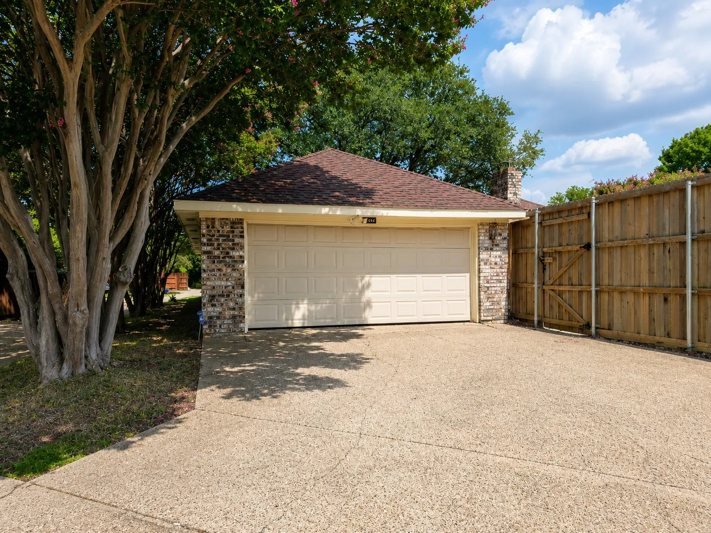 Single Family Residence For Sale in Dallas County , 604 S Briarcrest Drive, Richardson, Texas 75081, 3 Bedroom, 3 Bathroom, 2 Garage spaces, 1,995 Sqft, built in 1977, Price $375,000, mls#21317781, Real Estate Agent in Richardson, Homes For Sale in Dallas county, Homes For Sale in Richardson, Realtor in Richardson Texas, Real Estate Brokerage Independent Realty Texas, Luminita Cordes Realtor