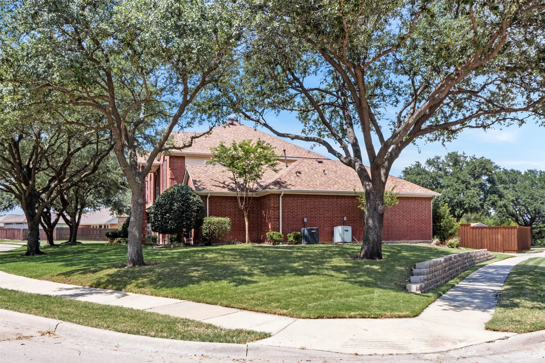 Large Exterior Corner Lot