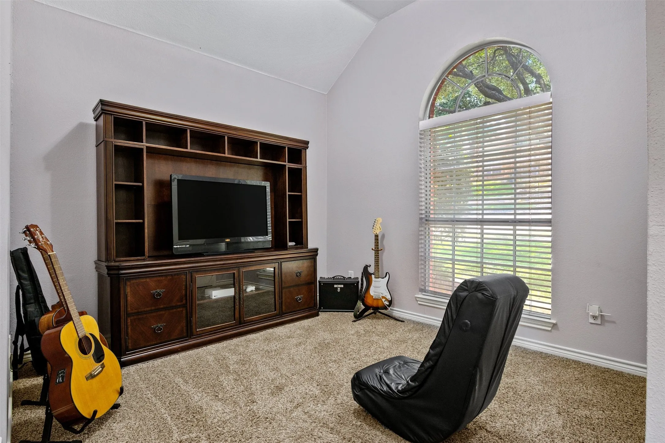 1st Floor Private Bedroom-Office