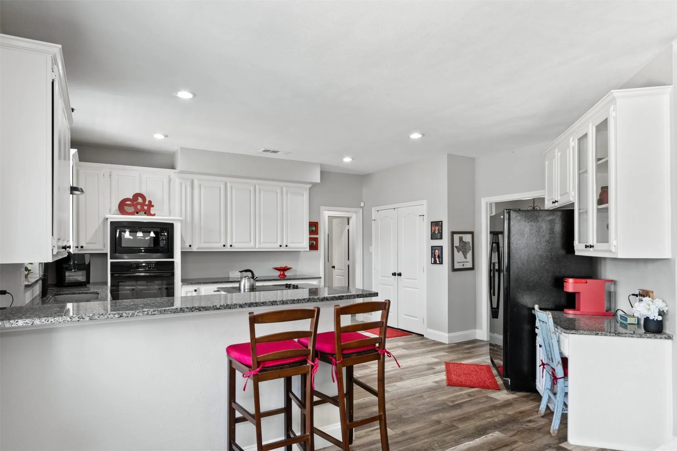 Large Open Breakfast Bar Desk Area