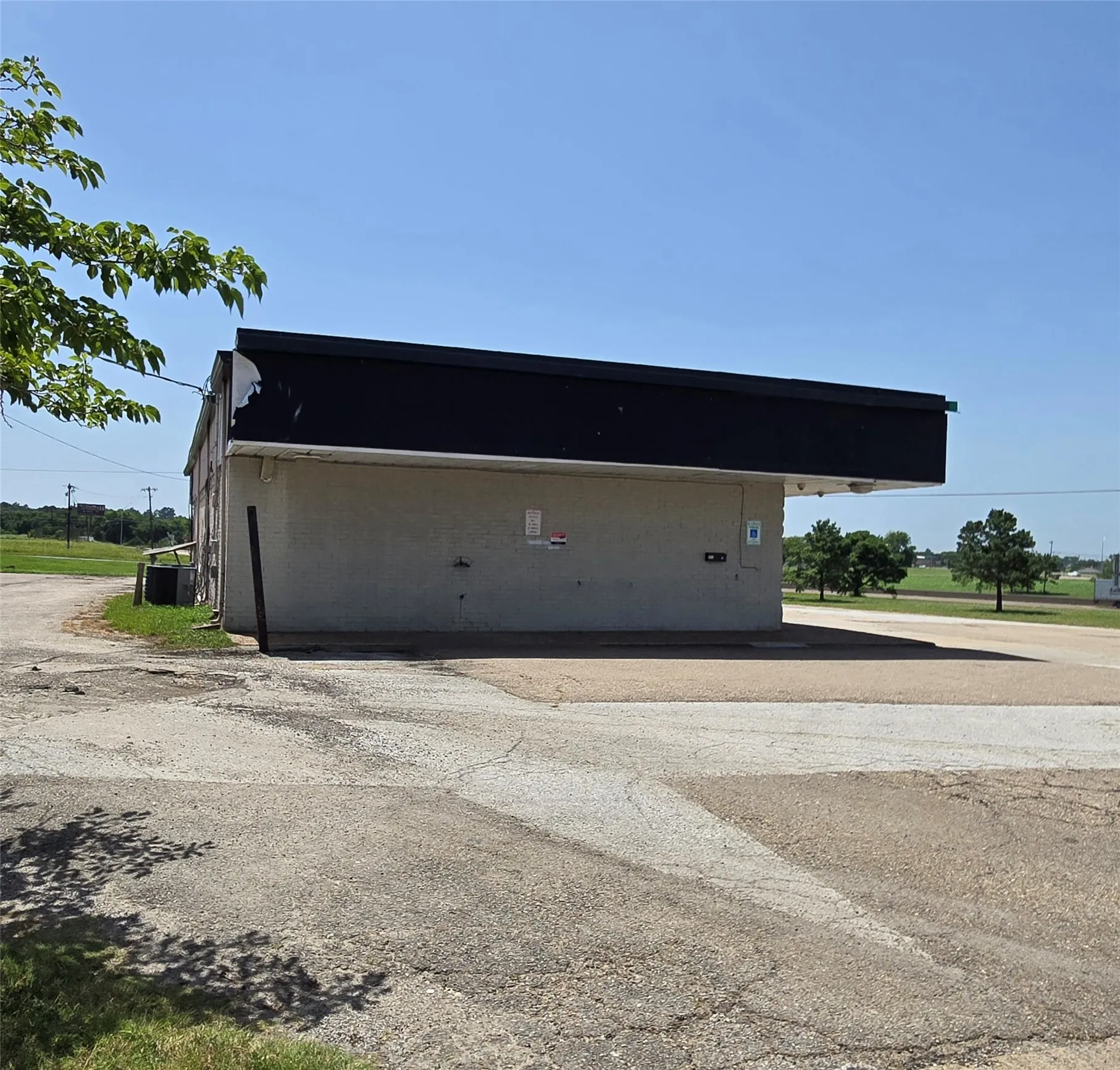 Retail For Sale in Hopkins County , 1441 Shannon, Sulphur Springs, Texas 75482, 0, 0, Garage spaces, 0 Sqft, built in 1976, Price $330,000, mls#21317827, Real Estate Agent in Sulphur Springs, Homes For Sale in Hopkins county, Homes For Sale in Sulphur Springs, Realtor in Sulphur Springs Texas, Real Estate Brokerage Independent Realty Texas, Luminita Cordes Realtor