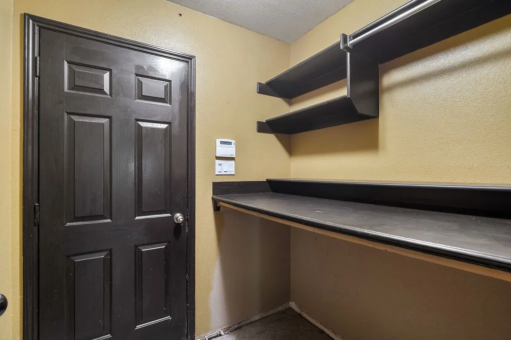 Single Family Residence For Sale in Johnson County , 800 Joshua Drive, Burleson, Texas 76028, 4 Bedroom, 3 Bathroom, 2 Garage spaces, 2,214 Sqft, built in 2002, mls#21317829, Real Estate Agent in Burleson, Homes For Sale in Johnson county, Homes For Sale in Burleson, Realtor in Burleson Texas, Real Estate Brokerage Independent Realty Texas, Luminita Cordes Realtor