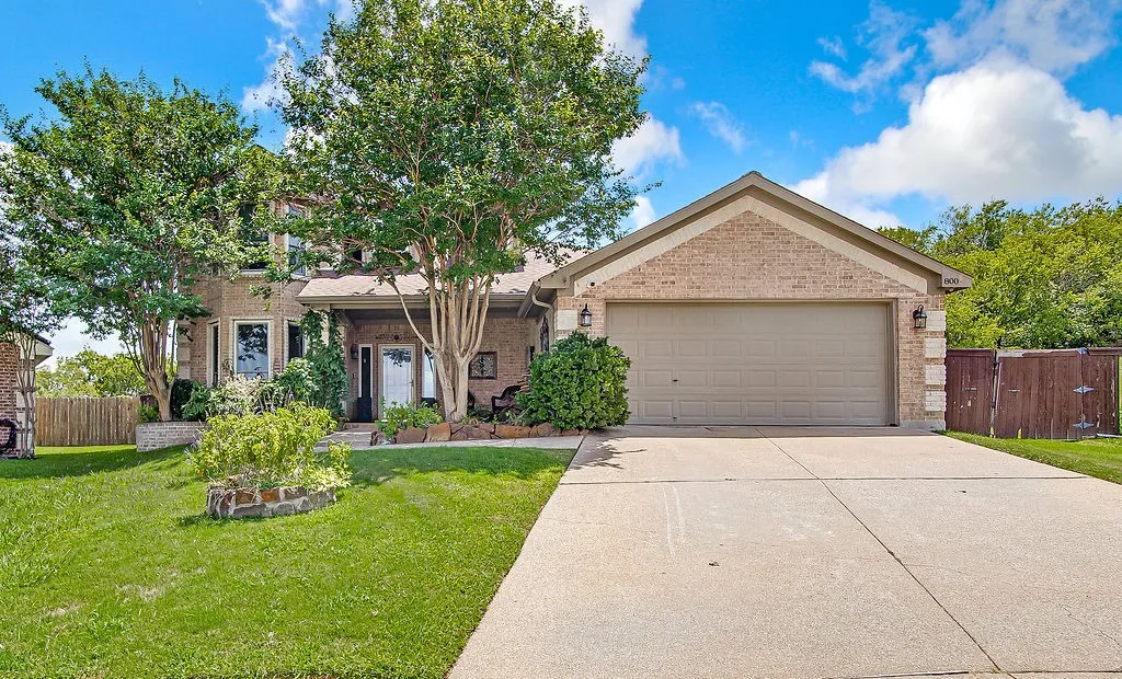 Single Family Residence For Sale in Johnson County , 800 Joshua Drive, Burleson, Texas 76028, 4 Bedroom, 3 Bathroom, 2 Garage spaces, 2,214 Sqft, built in 2002, mls#21317829, Real Estate Agent in Burleson, Homes For Sale in Johnson county, Homes For Sale in Burleson, Realtor in Burleson Texas, Real Estate Brokerage Independent Realty Texas, Luminita Cordes Realtor