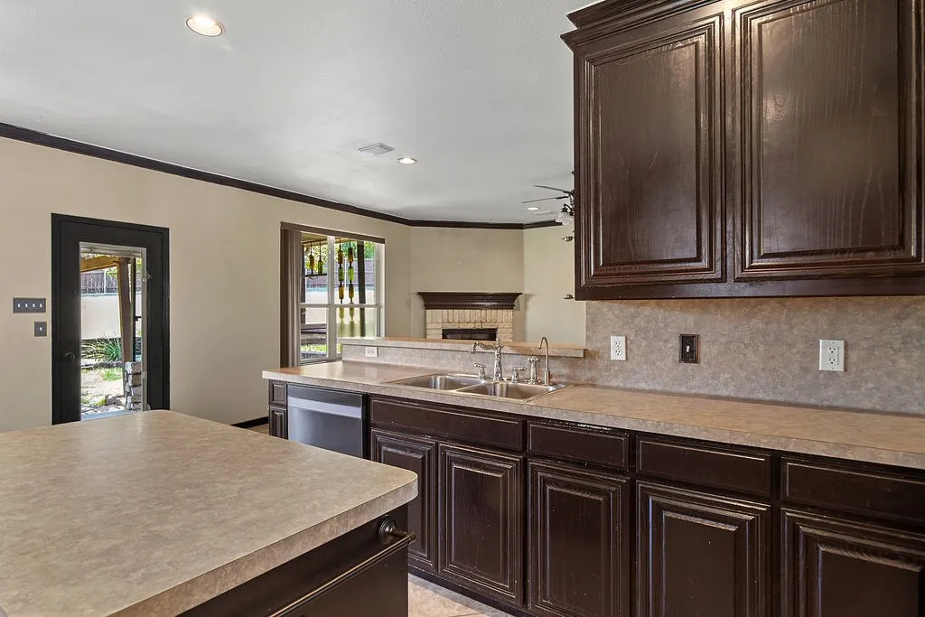 Single Family Residence For Sale in Johnson County , 800 Joshua Drive, Burleson, Texas 76028, 4 Bedroom, 3 Bathroom, 2 Garage spaces, 2,214 Sqft, built in 2002, mls#21317829, Real Estate Agent in Burleson, Homes For Sale in Johnson county, Homes For Sale in Burleson, Realtor in Burleson Texas, Real Estate Brokerage Independent Realty Texas, Luminita Cordes Realtor