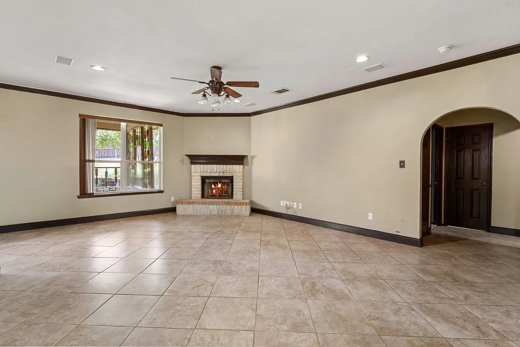 Single Family Residence For Sale in Johnson County , 800 Joshua Drive, Burleson, Texas 76028, 4 Bedroom, 3 Bathroom, 2 Garage spaces, 2,214 Sqft, built in 2002, mls#21317829, Real Estate Agent in Burleson, Homes For Sale in Johnson county, Homes For Sale in Burleson, Realtor in Burleson Texas, Real Estate Brokerage Independent Realty Texas, Luminita Cordes Realtor