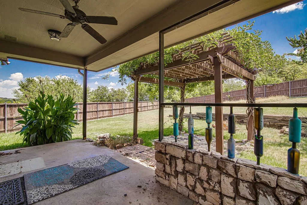 Single Family Residence For Sale in Johnson County , 800 Joshua Drive, Burleson, Texas 76028, 4 Bedroom, 3 Bathroom, 2 Garage spaces, 2,214 Sqft, built in 2002, mls#21317829, Real Estate Agent in Burleson, Homes For Sale in Johnson county, Homes For Sale in Burleson, Realtor in Burleson Texas, Real Estate Brokerage Independent Realty Texas, Luminita Cordes Realtor