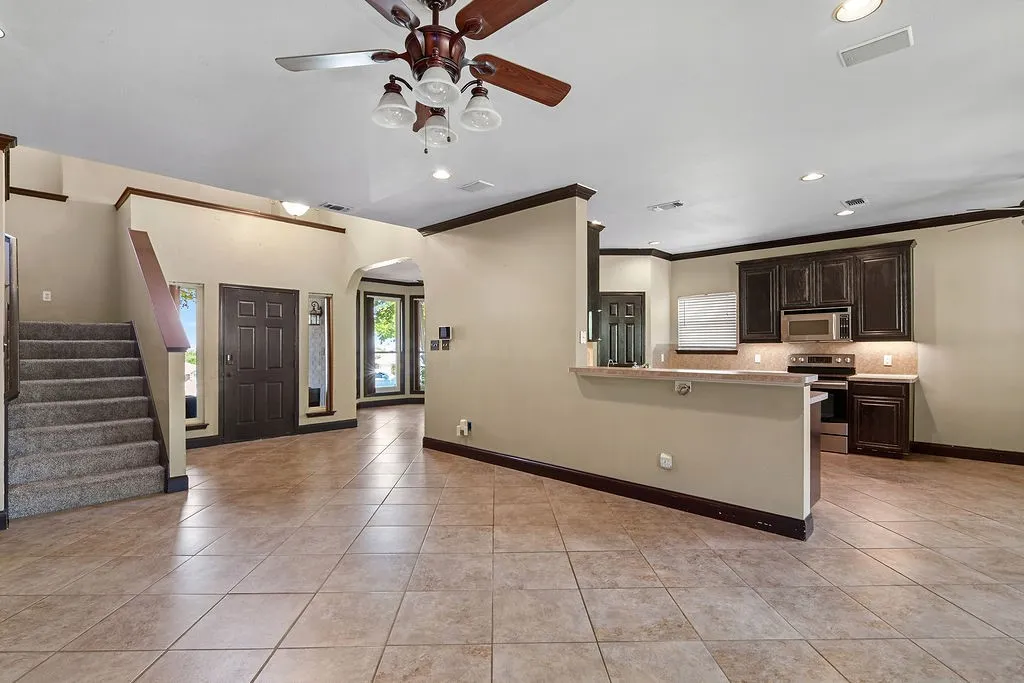 Single Family Residence For Sale in Johnson County , 800 Joshua Drive, Burleson, Texas 76028, 4 Bedroom, 3 Bathroom, 2 Garage spaces, 2,214 Sqft, built in 2002, mls#21317829, Real Estate Agent in Burleson, Homes For Sale in Johnson county, Homes For Sale in Burleson, Realtor in Burleson Texas, Real Estate Brokerage Independent Realty Texas, Luminita Cordes Realtor
