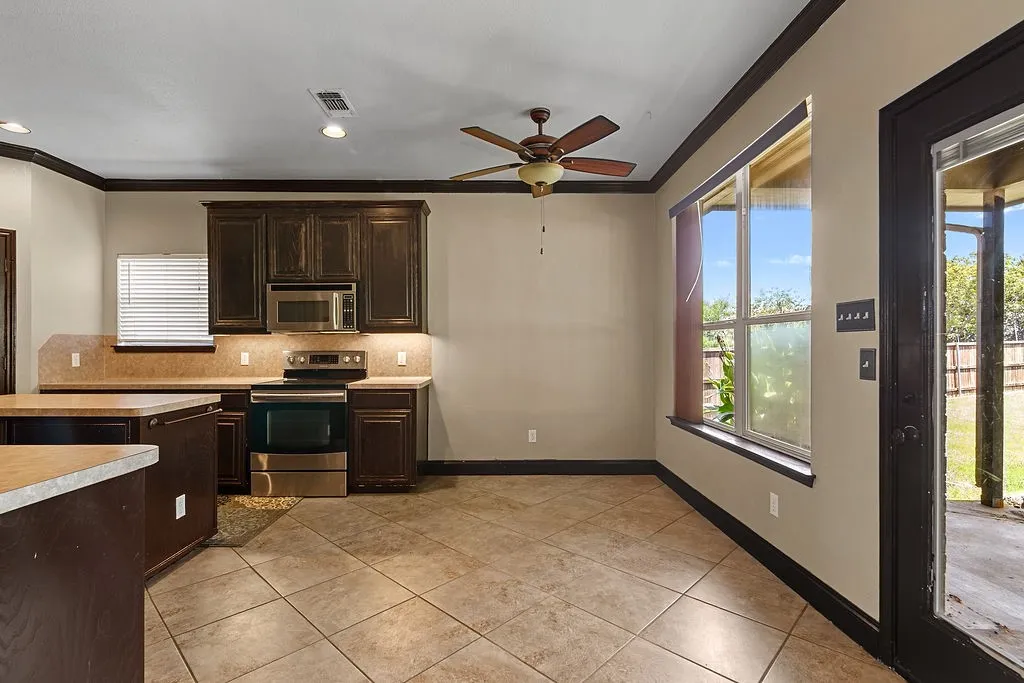Single Family Residence For Sale in Johnson County , 800 Joshua Drive, Burleson, Texas 76028, 4 Bedroom, 3 Bathroom, 2 Garage spaces, 2,214 Sqft, built in 2002, mls#21317829, Real Estate Agent in Burleson, Homes For Sale in Johnson county, Homes For Sale in Burleson, Realtor in Burleson Texas, Real Estate Brokerage Independent Realty Texas, Luminita Cordes Realtor