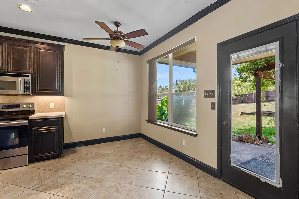 Single Family Residence For Sale in Johnson County , 800 Joshua Drive, Burleson, Texas 76028, 4 Bedroom, 3 Bathroom, 2 Garage spaces, 2,214 Sqft, built in 2002, mls#21317829, Real Estate Agent in Burleson, Homes For Sale in Johnson county, Homes For Sale in Burleson, Realtor in Burleson Texas, Real Estate Brokerage Independent Realty Texas, Luminita Cordes Realtor