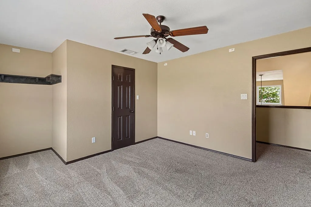 Single Family Residence For Sale in Johnson County , 800 Joshua Drive, Burleson, Texas 76028, 4 Bedroom, 3 Bathroom, 2 Garage spaces, 2,214 Sqft, built in 2002, mls#21317829, Real Estate Agent in Burleson, Homes For Sale in Johnson county, Homes For Sale in Burleson, Realtor in Burleson Texas, Real Estate Brokerage Independent Realty Texas, Luminita Cordes Realtor