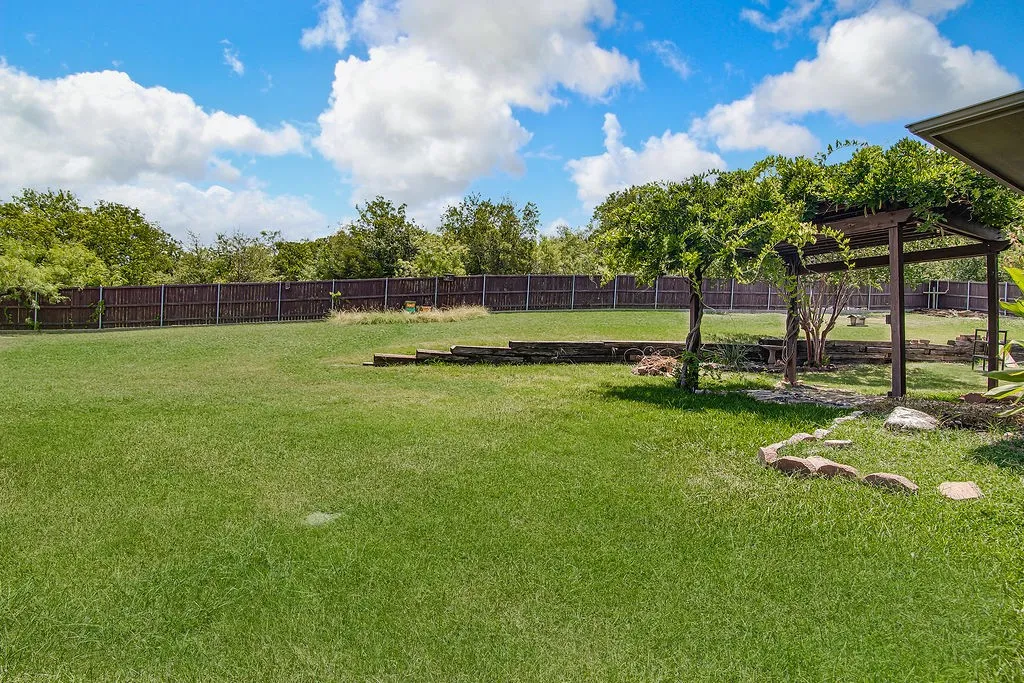 Single Family Residence For Sale in Johnson County , 800 Joshua Drive, Burleson, Texas 76028, 4 Bedroom, 3 Bathroom, 2 Garage spaces, 2,214 Sqft, built in 2002, mls#21317829, Real Estate Agent in Burleson, Homes For Sale in Johnson county, Homes For Sale in Burleson, Realtor in Burleson Texas, Real Estate Brokerage Independent Realty Texas, Luminita Cordes Realtor