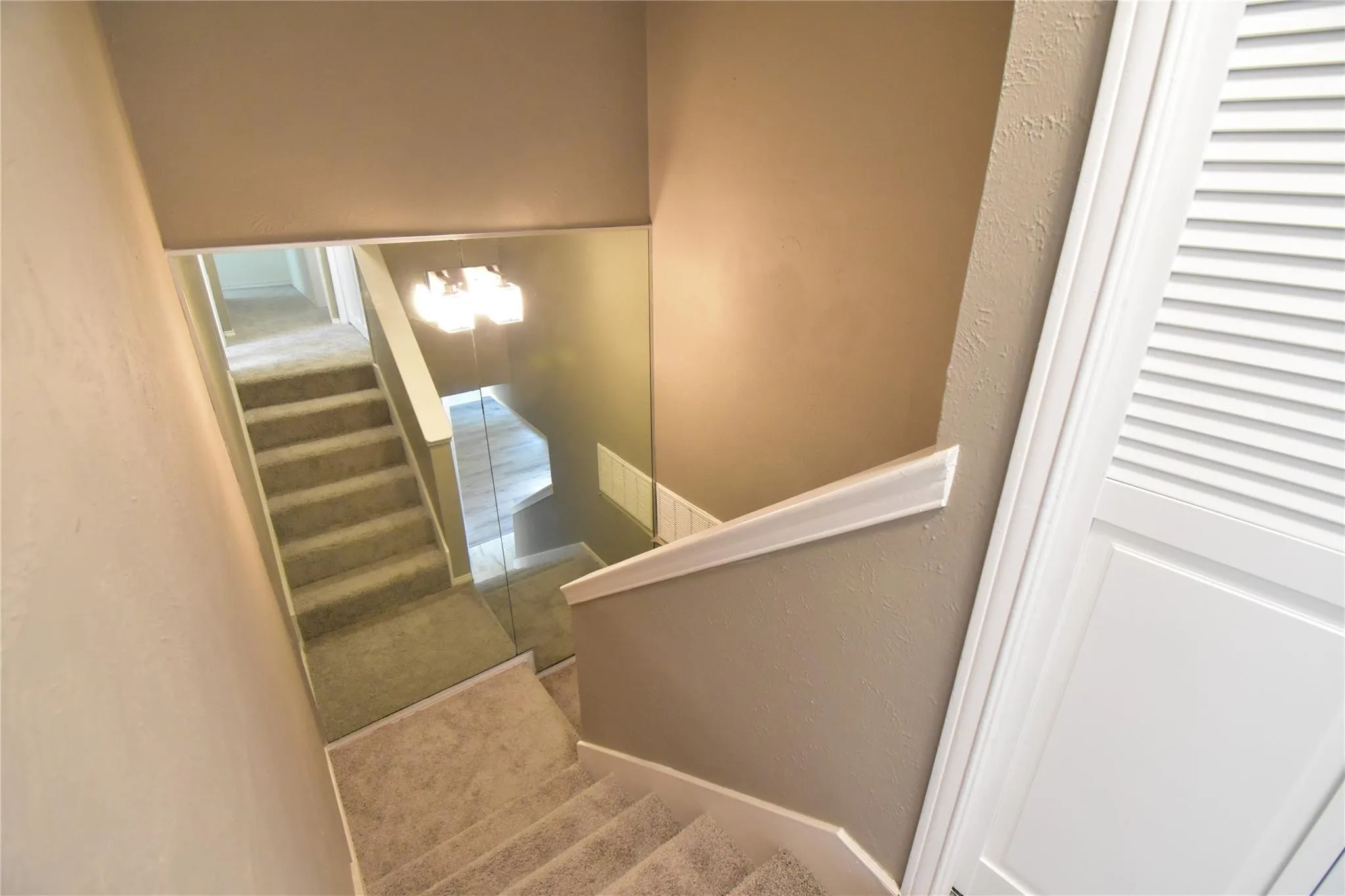 Townhouse For Sale in Dallas County , 14335 Haymeadow Circle, Dallas, Texas 75254, 3 Bedroom, 3 Bathroom, 2 Garage spaces, 1,446 Sqft, built in 1974, mls#21317640, Real Estate Agent in Dallas, Homes For Sale in Dallas county, Homes For Sale in Dallas, Realtor in Dallas Texas, Real Estate Brokerage Independent Realty Texas, Luminita Cordes Realtor